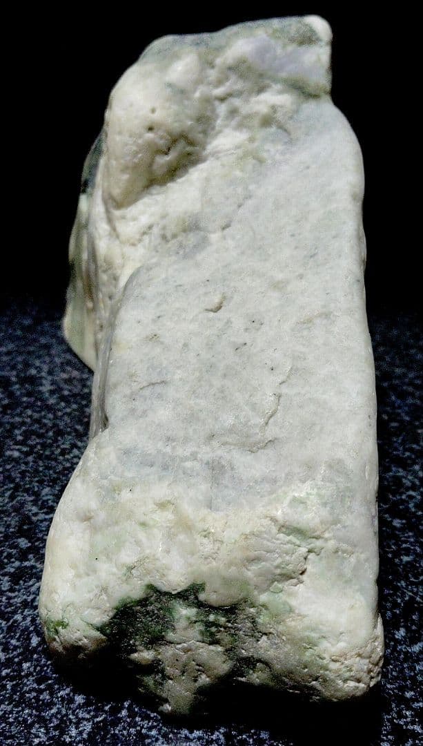 ★翡翠原石★糸魚川硬玉【小滝灰ラベ・転石・切り出し❷1528ｇ】