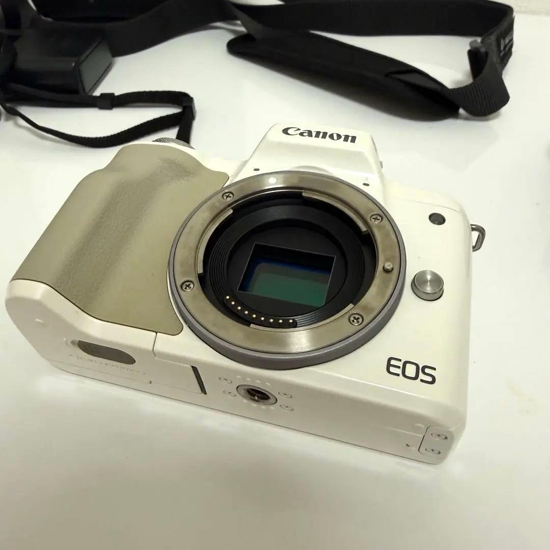 Canon ミラーレス一眼 EOS Kiss M ダブルズームキット ホワイト