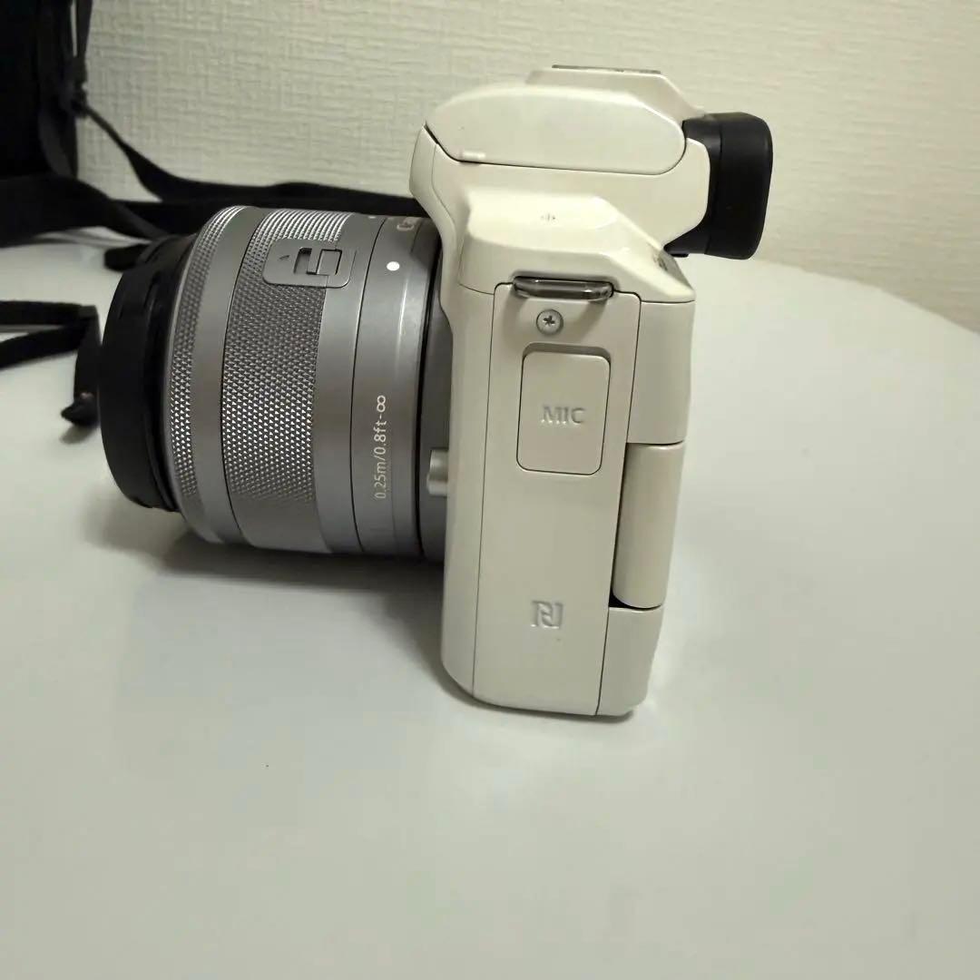 Canon ミラーレス一眼 EOS Kiss M ダブルズームキット ホワイト