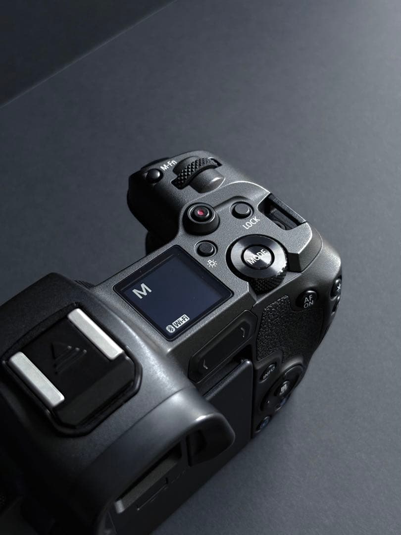 Canon EOS R ボディ　ミラーレスカメラ　美品　シャッター回数9千以下