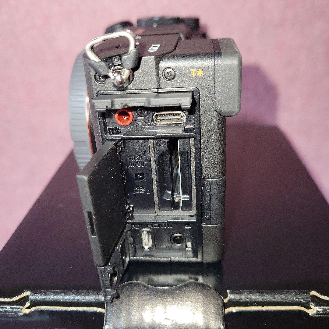 【美品】Sony α7C II カメラ　別購入ストラップ付き　液晶フィルム貼付