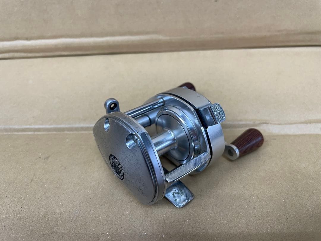 シマノ SHIMANO Bantam100 バンタム100ベイトリール シルバー