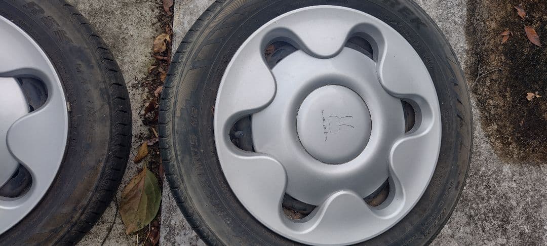 ラパンのホイルキャップ（タイヤと鉄チンはオマケ）