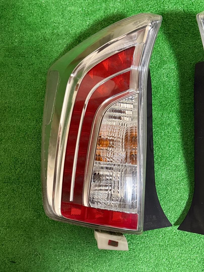 トヨタ　プリウス 30後期 テールランプ