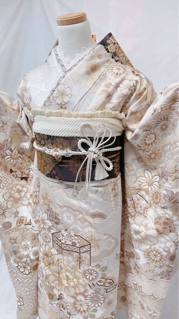 みどり 振袖 クリーム色と金色の花柄 成人式 振袖7点セット