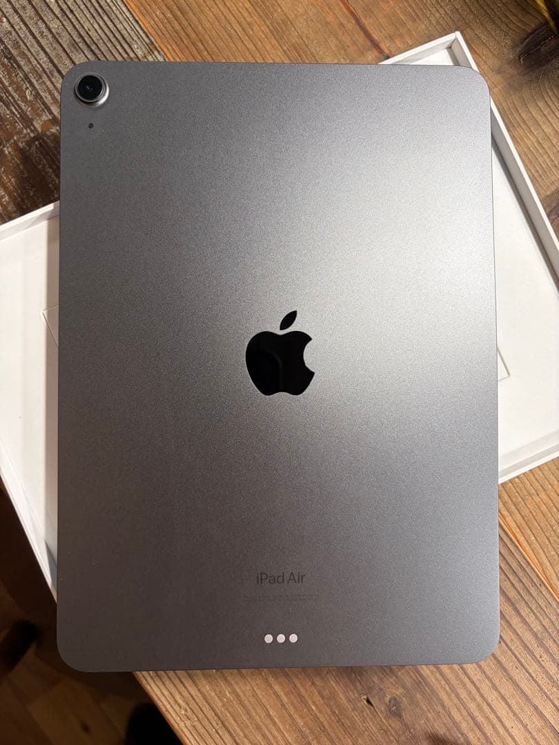 Apple iPad Air (第5世代)スペースグレー 本体