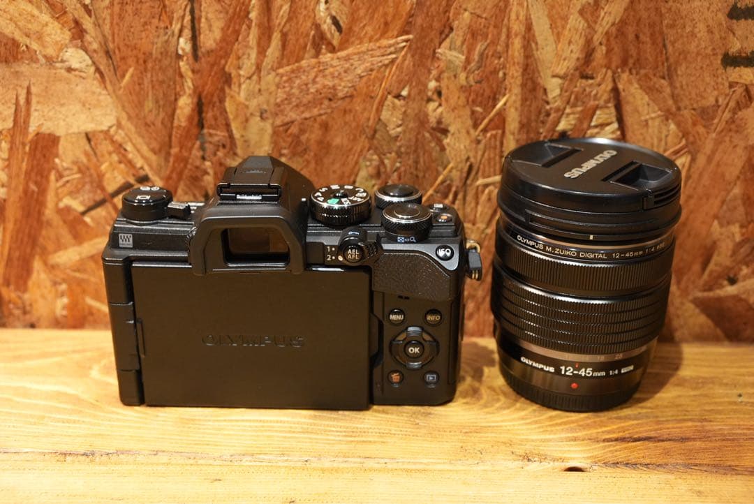 OM-D E-M5 Mark III 12-45mm F4.0 PRO 他2本
