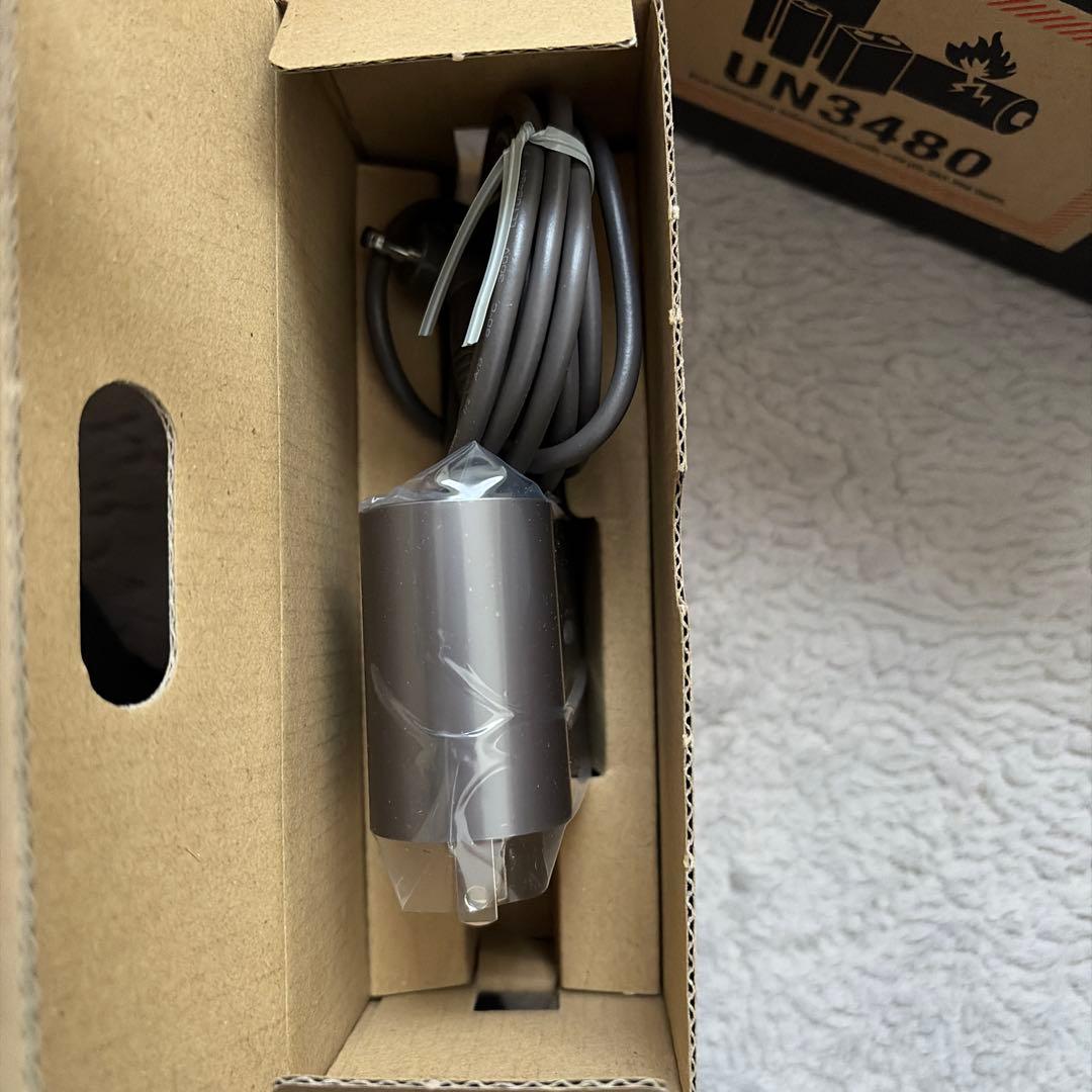 未使用！Dyson Digital Slim (SV18) バッテリー＋充電器