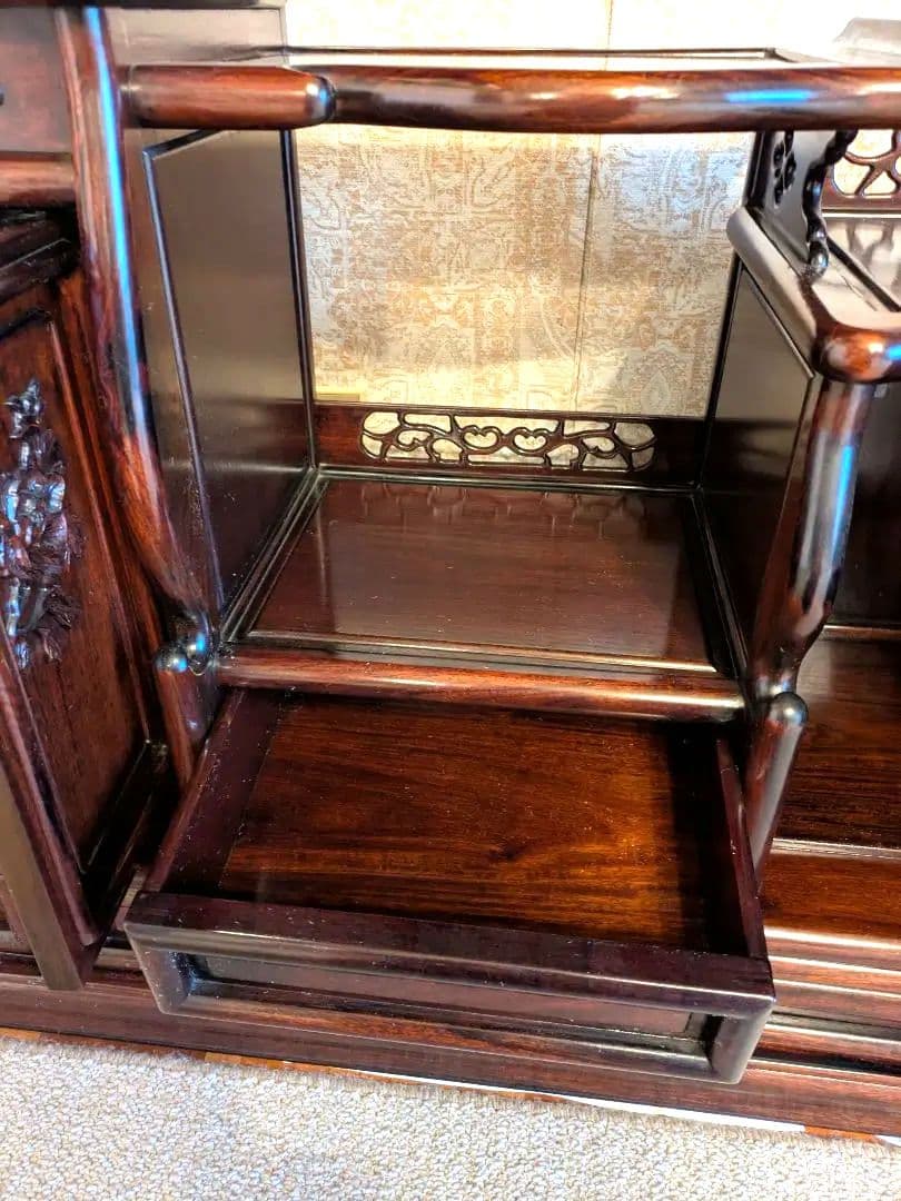 木製彫刻装飾収納棚　茶箪笥　飾り棚