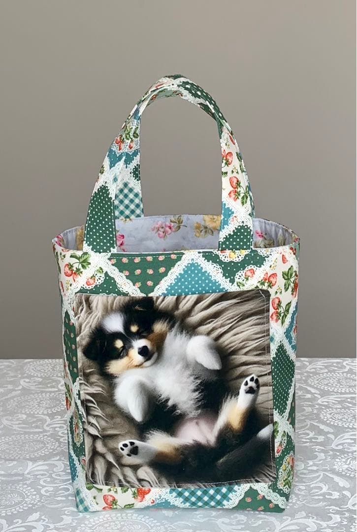 皇帝ダリア　わんこと仔猫　(片面パネル) トートバッグ