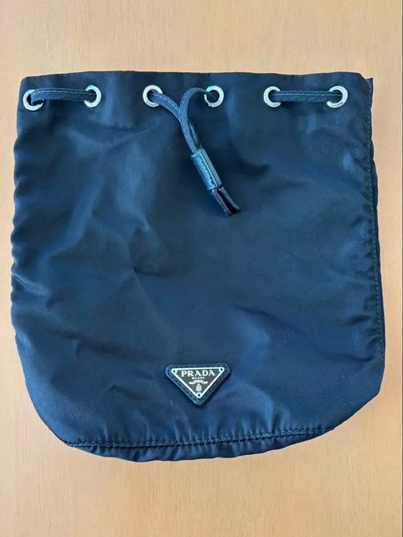PRADA 三角ロゴナイロンブラックショルダーポーチ