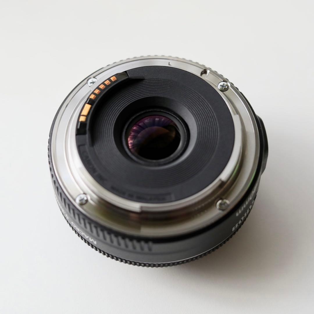 Canon EF 40mm f/2.8 STM +純正レンズフードES-52付き