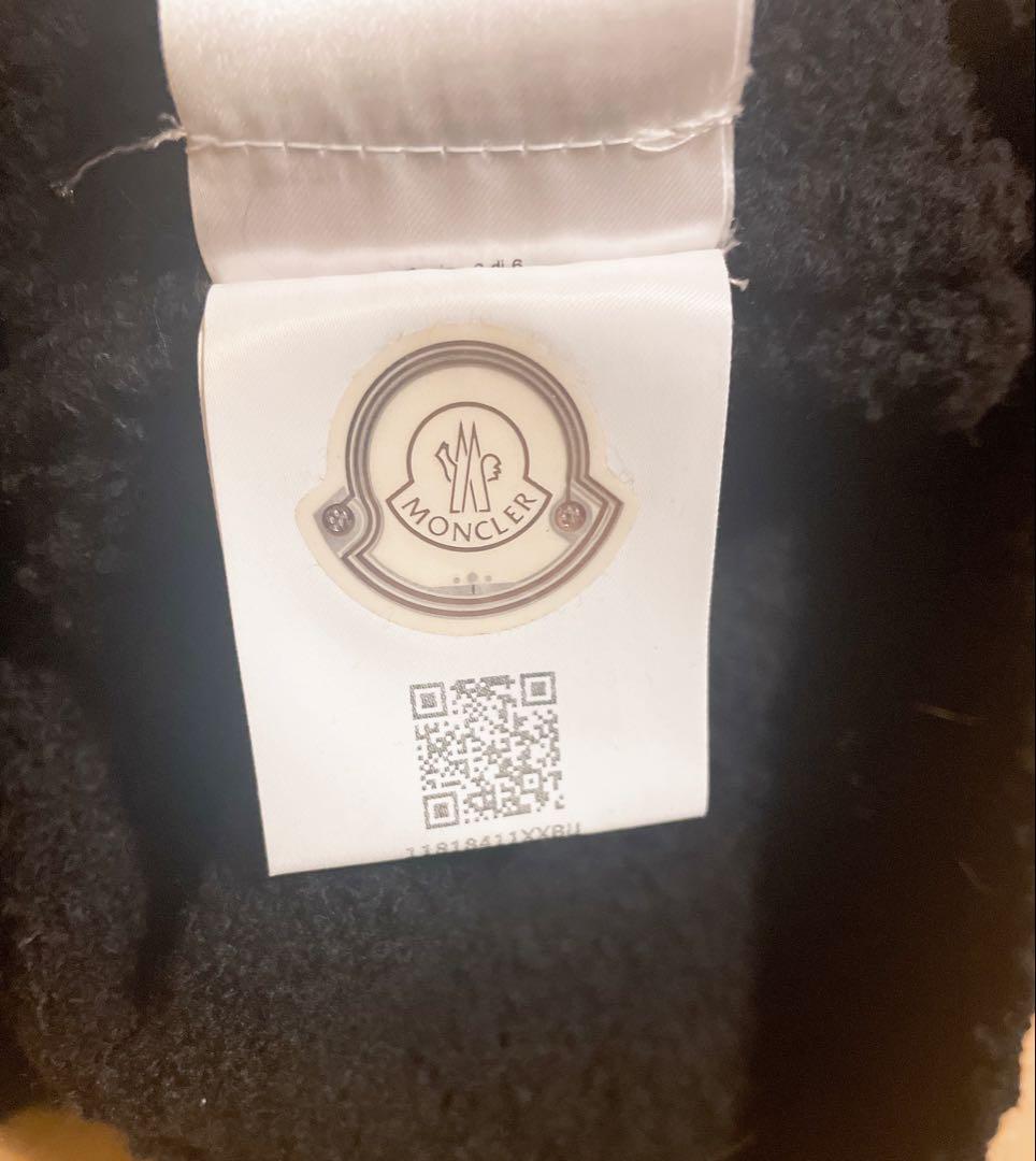 MONCLER タートルネックニットセーター　サイズ M