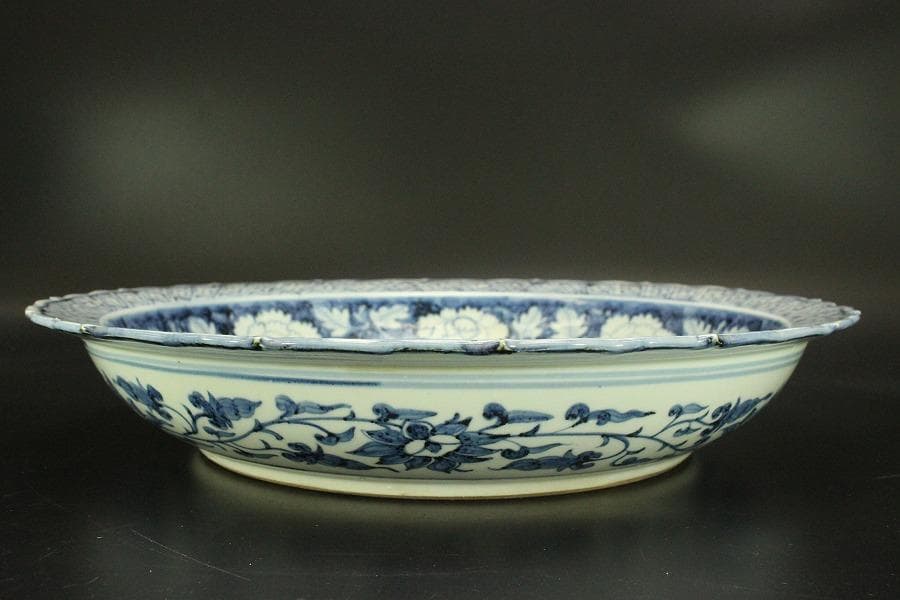 中国美術 青花 纏枝蓮花紋 折口盤(A684)