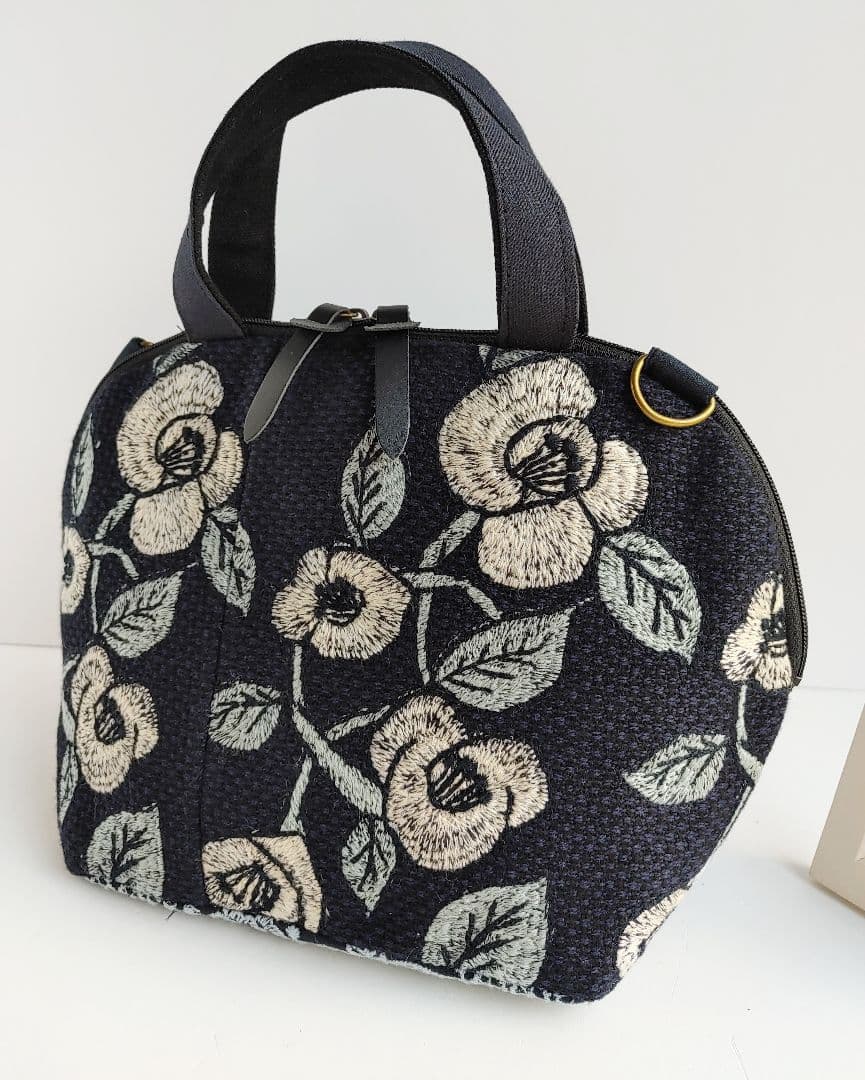 １点のみ　レア　swing camellia　ミニサイズまるいファスナーバッグ