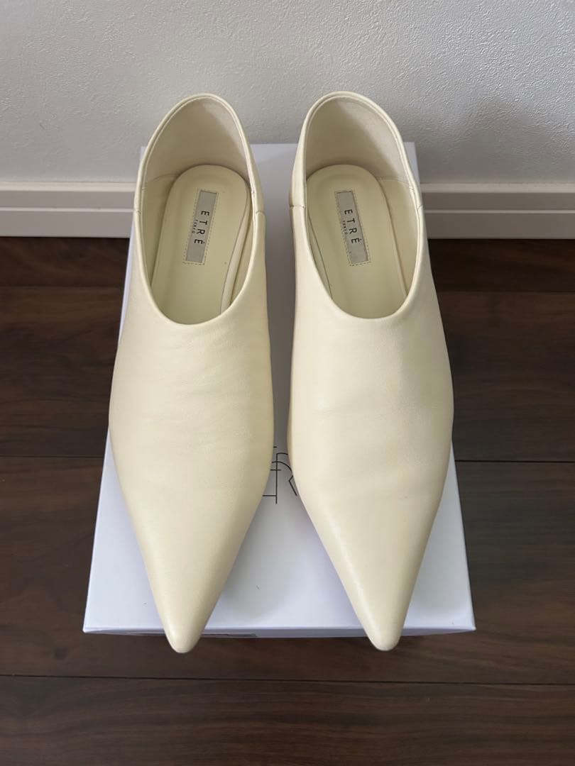 ETRE TOKYO クリーム色 ポインテッドレザースリッポン 37