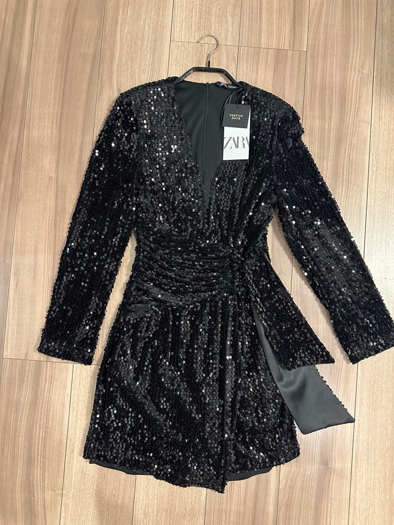 新品タグ付　ZARA スパンコールミニワンピース