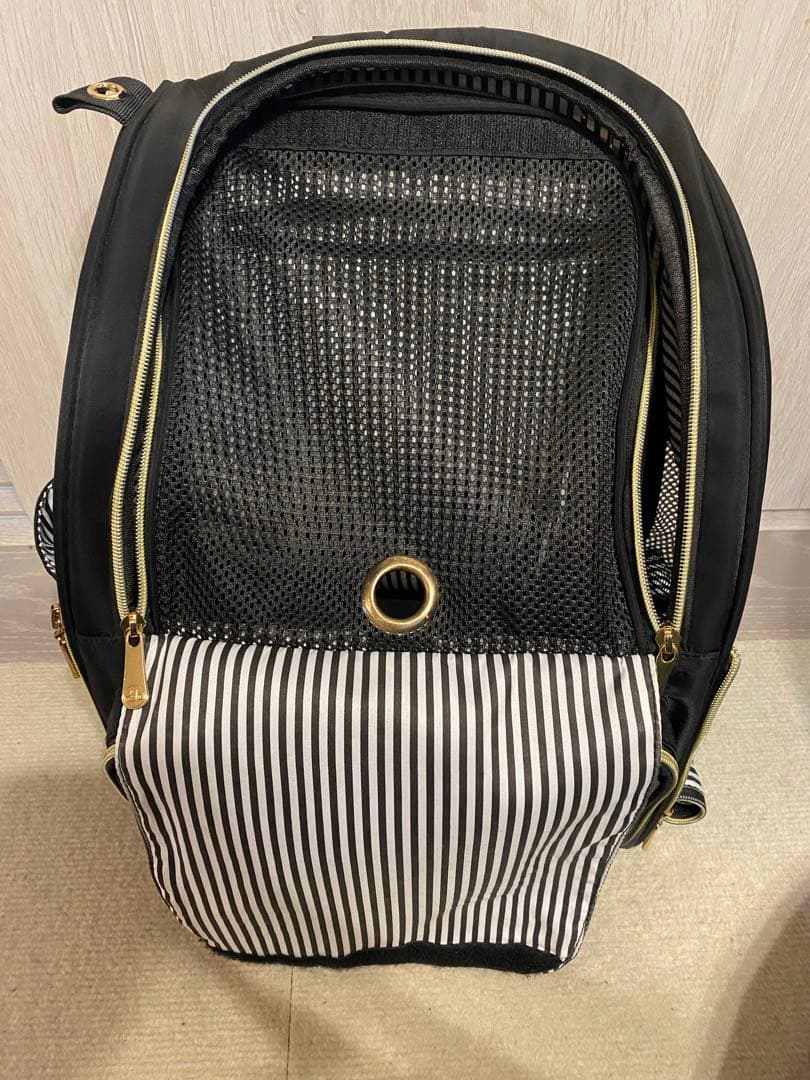 ペット用ナイロン製黒リュック・ストライプ内装