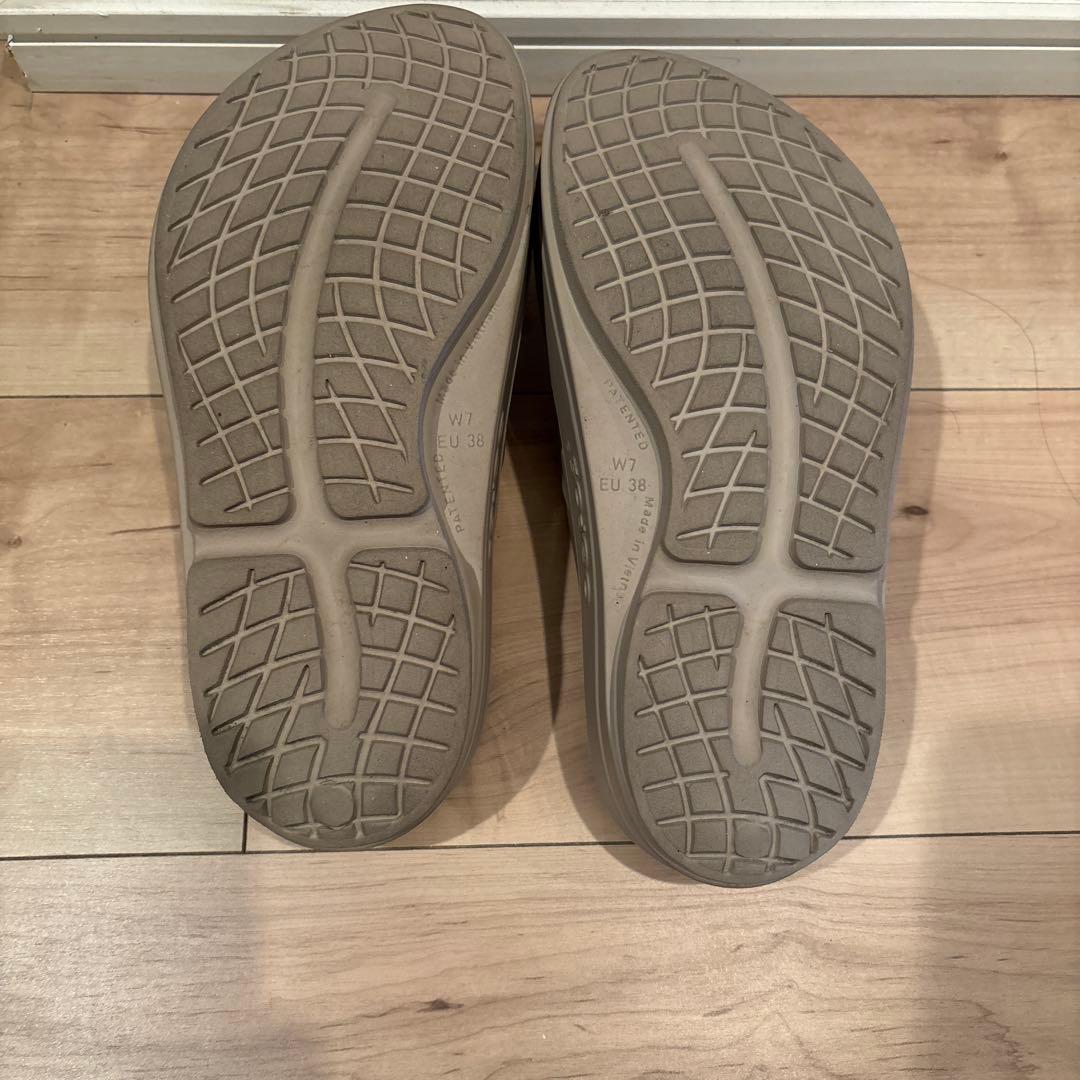 美品　正規　OOFOS リカバリーサンダル　oomega US7 24cm
