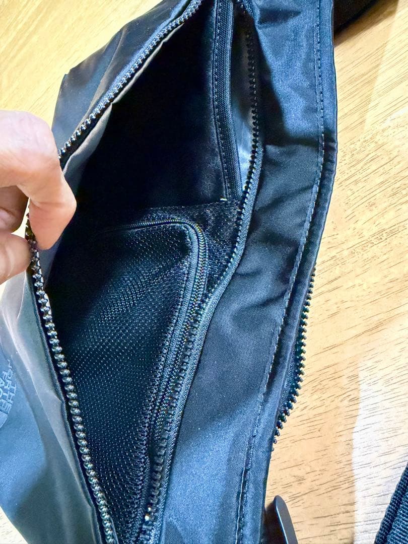 ノースフェイス Shuttle Shoulder Pouch limited