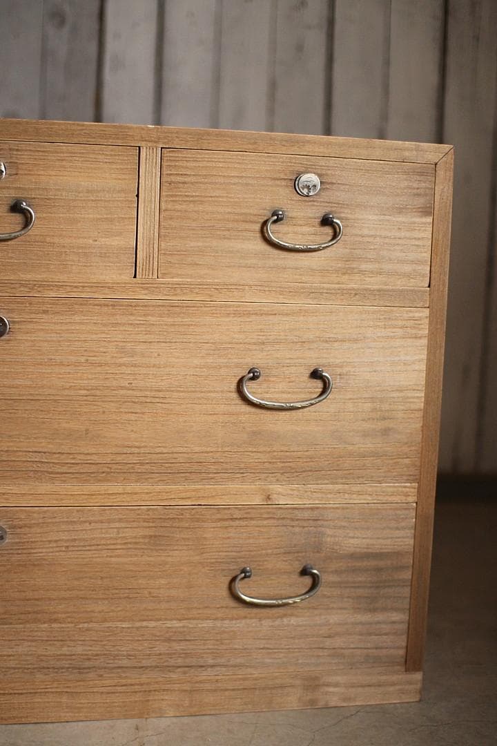 古い木製の引き出し5杯　チェスト　桐箪笥 昭和レトロ　古家具　古民家　時代家具