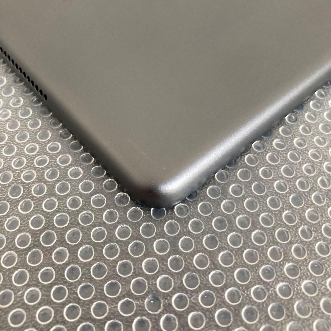 3565 外観美品☆電池ほぼ新品☆iPad8 第8世代 32GB SIMフリー☆