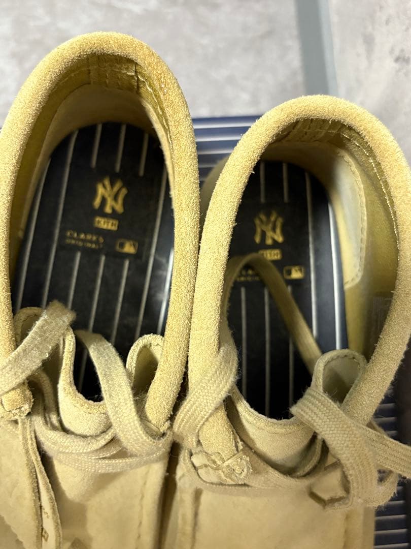Clarks ワラビー kith コラボ ヤンキース