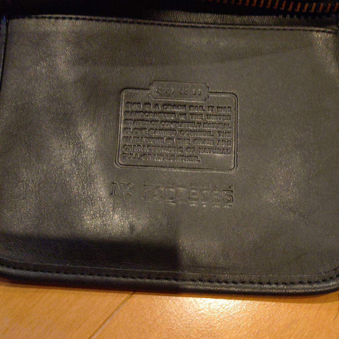 黒いレザーショルダーバッグ