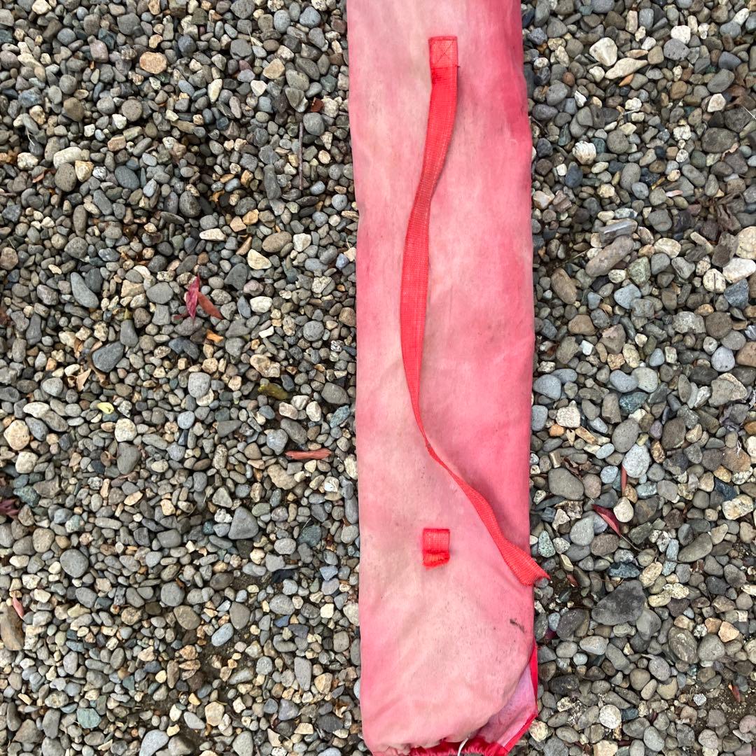 赤と白、青と白のガタパウトチェアセット