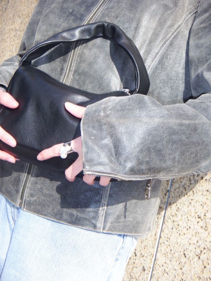 KEESE 黒 レザーショルダーバッグ ジップ Sサイズ ユニセックス