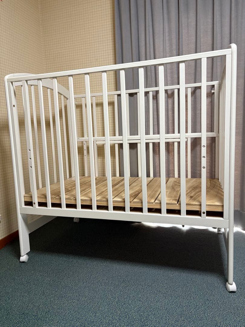 カトージ　ハイポジション ベビーベッド　すのこ、マットレス付