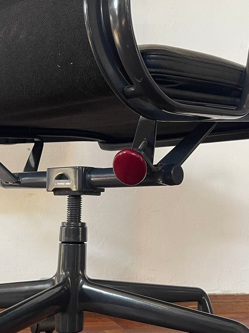 ハーマンミラー イームズ ソフトパッド チェア ブラック