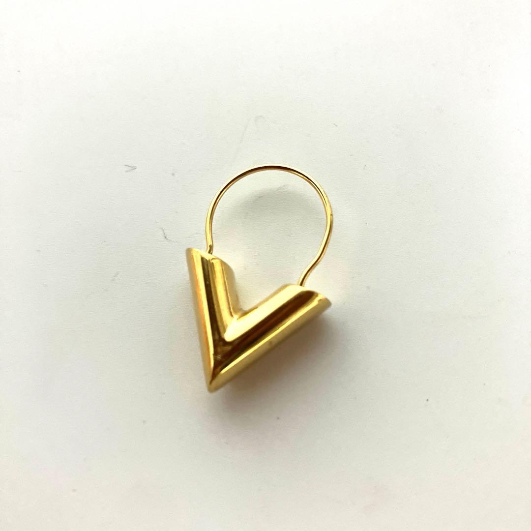 LOUIS VUITTON エッセンシャルv フープピアス