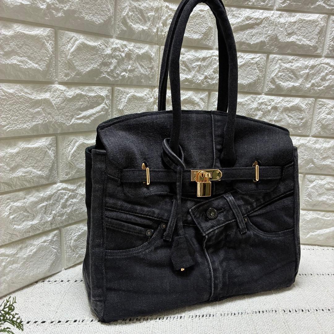 デニムリメイク フラップ付きトートバッグ　Sサイズ　 ブラックデニム　南京錠付き