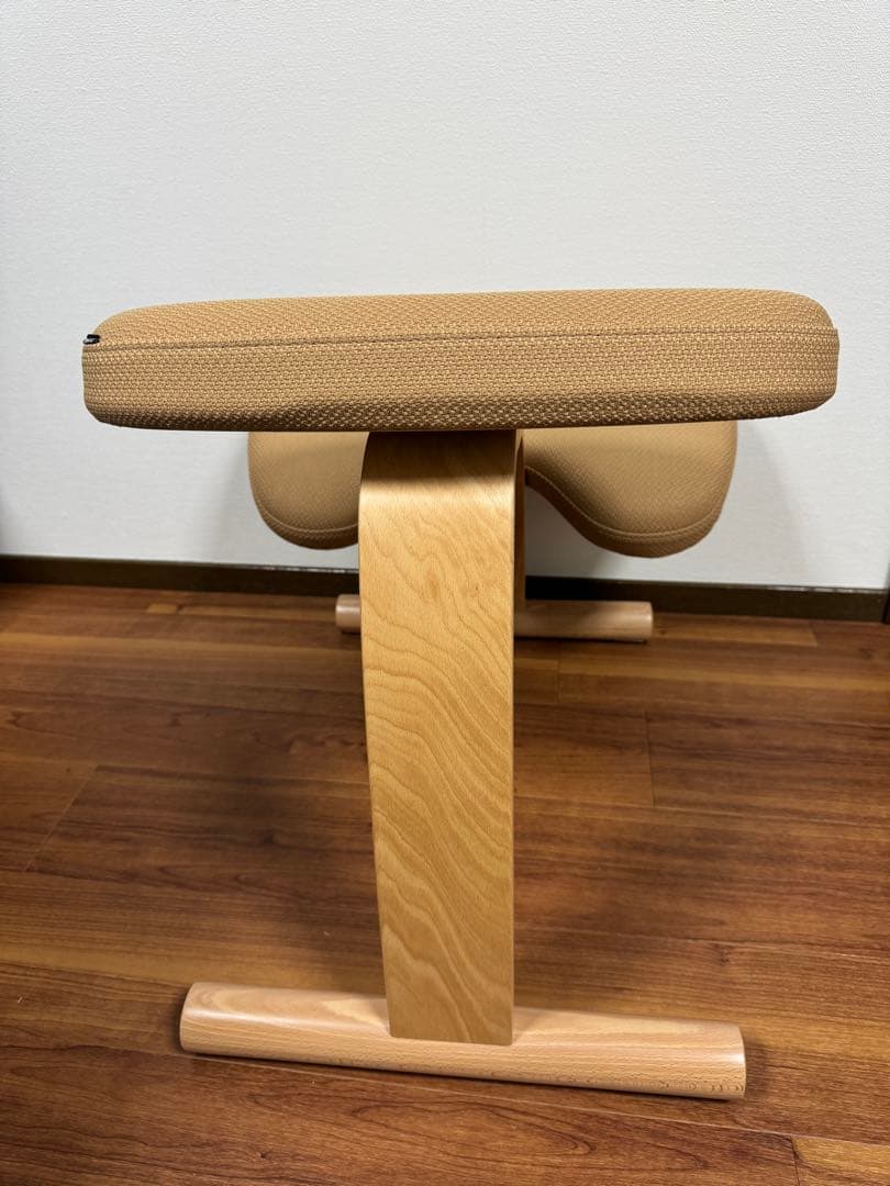 バランスラボ　バランスチェア　リボ Rybo バランスイージー ベージュ