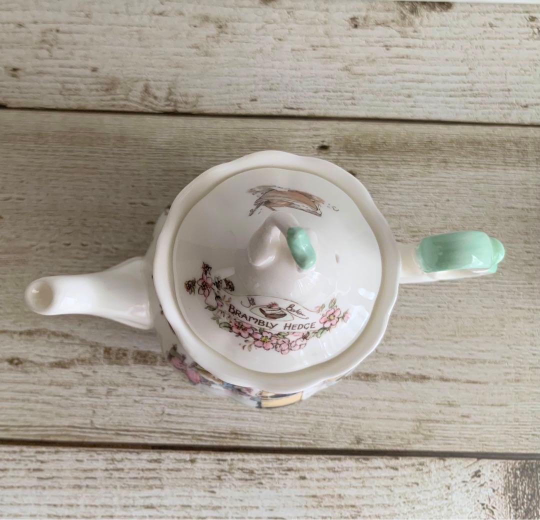 ブランブリーヘッジ ミニチュア ティーセット ロイヤルドルトン