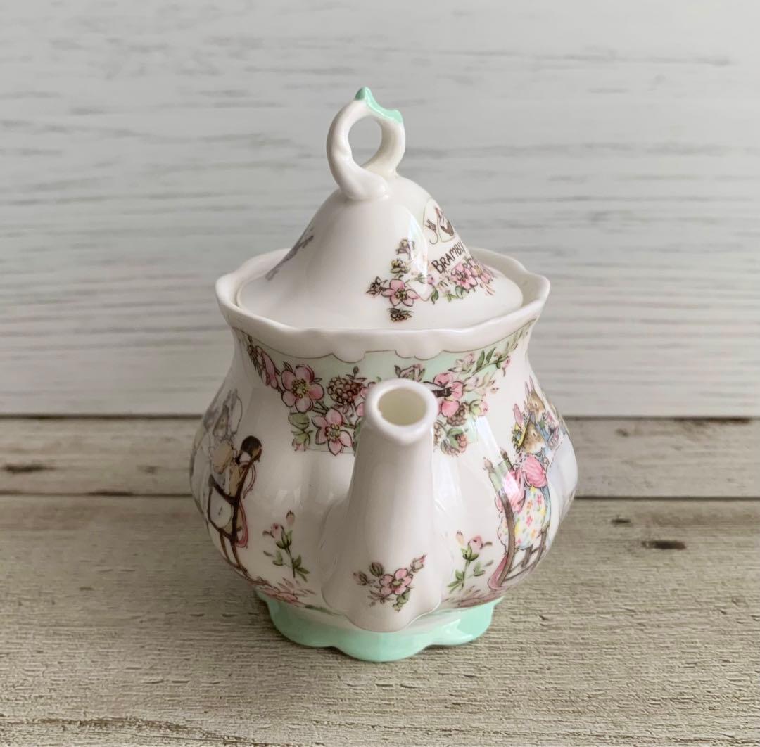 ブランブリーヘッジ ミニチュア ティーセット ロイヤルドルトン