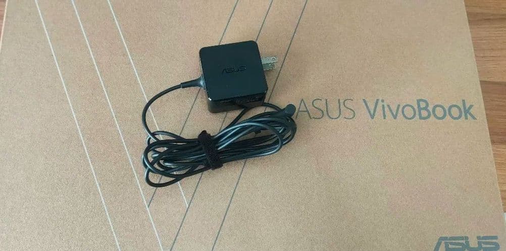 ASUS Vivobook 15.6型　ノートPC 本体　※説明必読