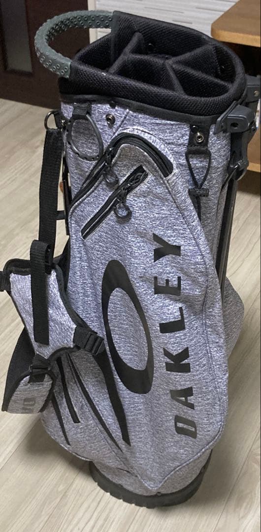 OAKLEY グレー キャディバッグ スタンド付き