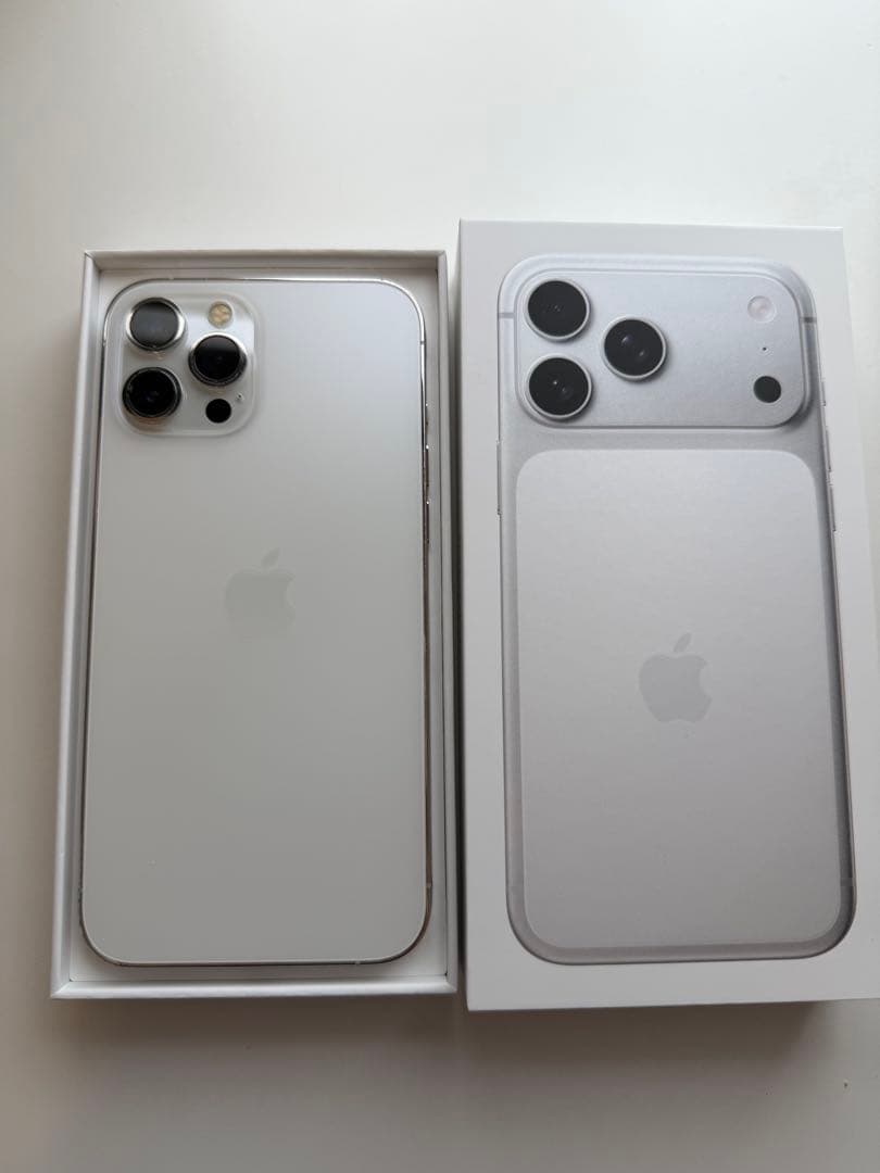 iPhone 12 Pro Max 128 GB シルバー SIM フリー