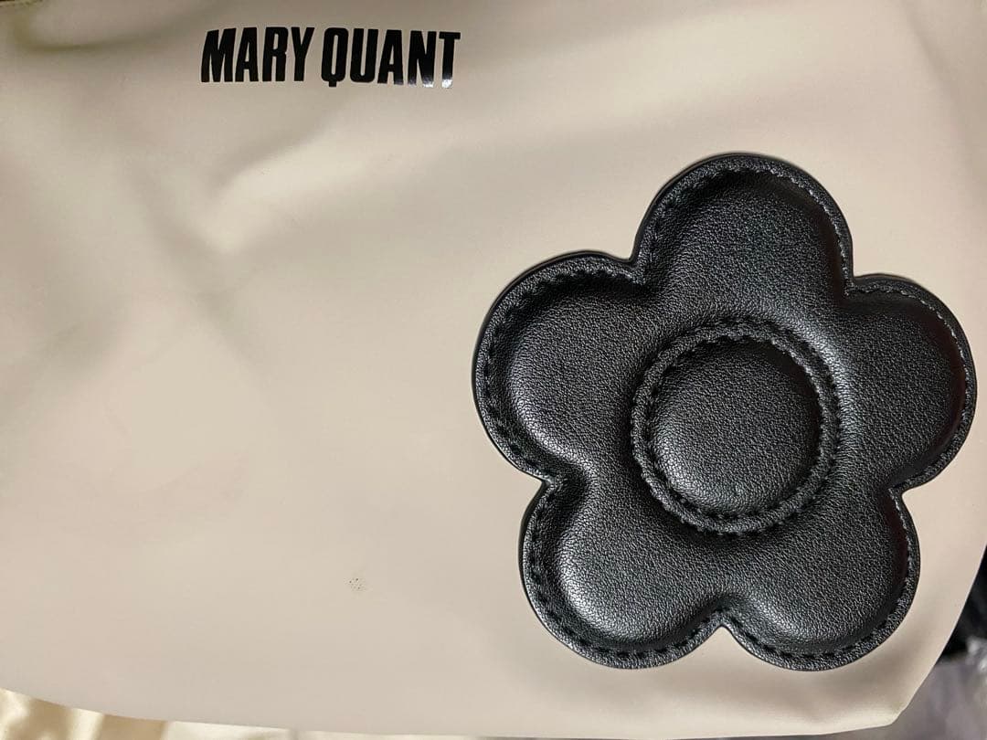 マリークワントボディバッグ ベージュ