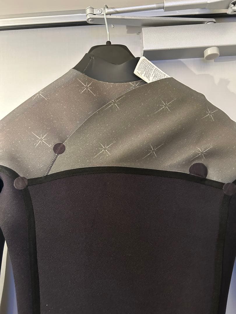 RVCA× Benjamin Jeanjean3×2チェストジップフルスーツ