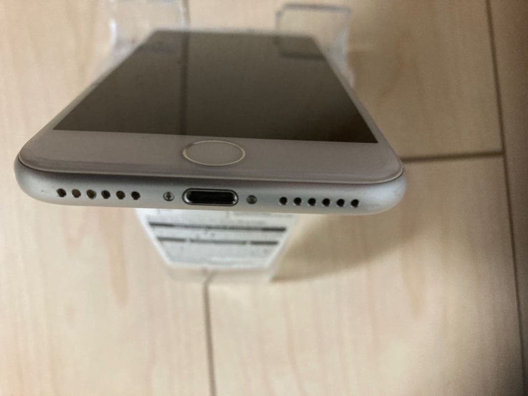 iPhone 8 ホワイト シルバー ひび割れあり