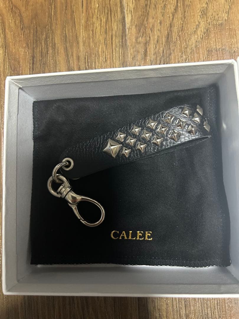 CALEE スタッズ付き本革キーホルダー