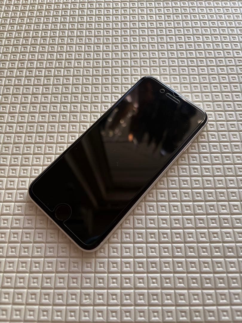 iPhone SE (第3世代) スターライト 256GB 付属品あり 傷なし