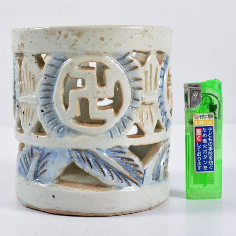 朝鮮　李朝　高麗白磁　染付　鏤雕卍葉文透かし　筆筒　G　R4660