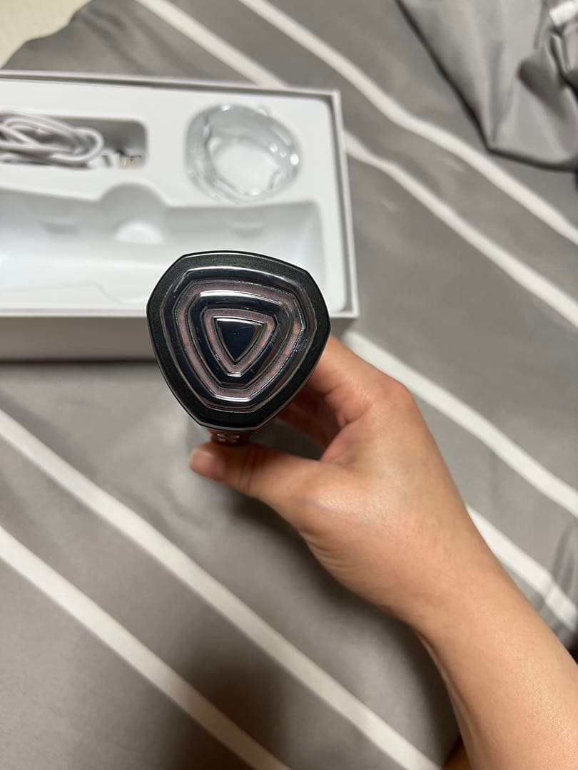 美顔器 USB充電 シルバー 三角形ヘッド