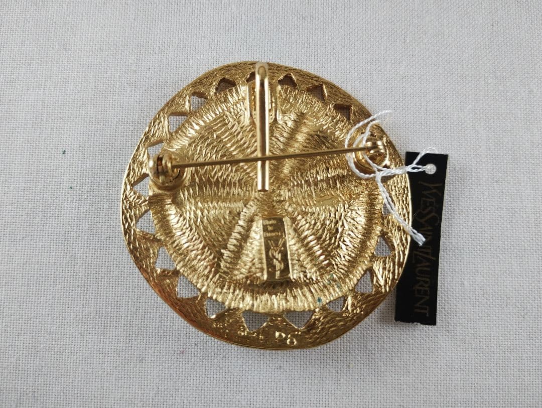 Yves Saint Laurent イヴサンローラン　カラーストーン　ブローチ