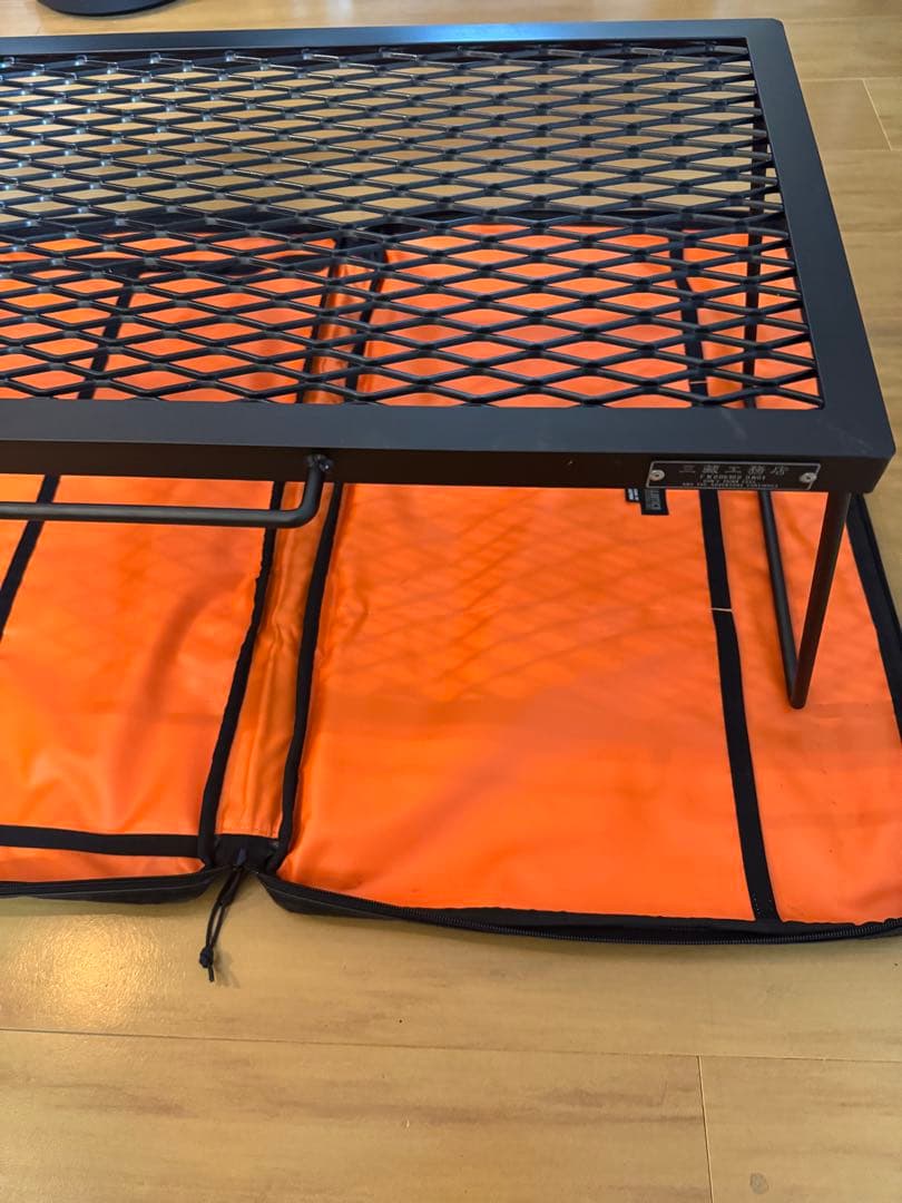 サンゾー工務店　アイアンテーブル　オレンジケース付き