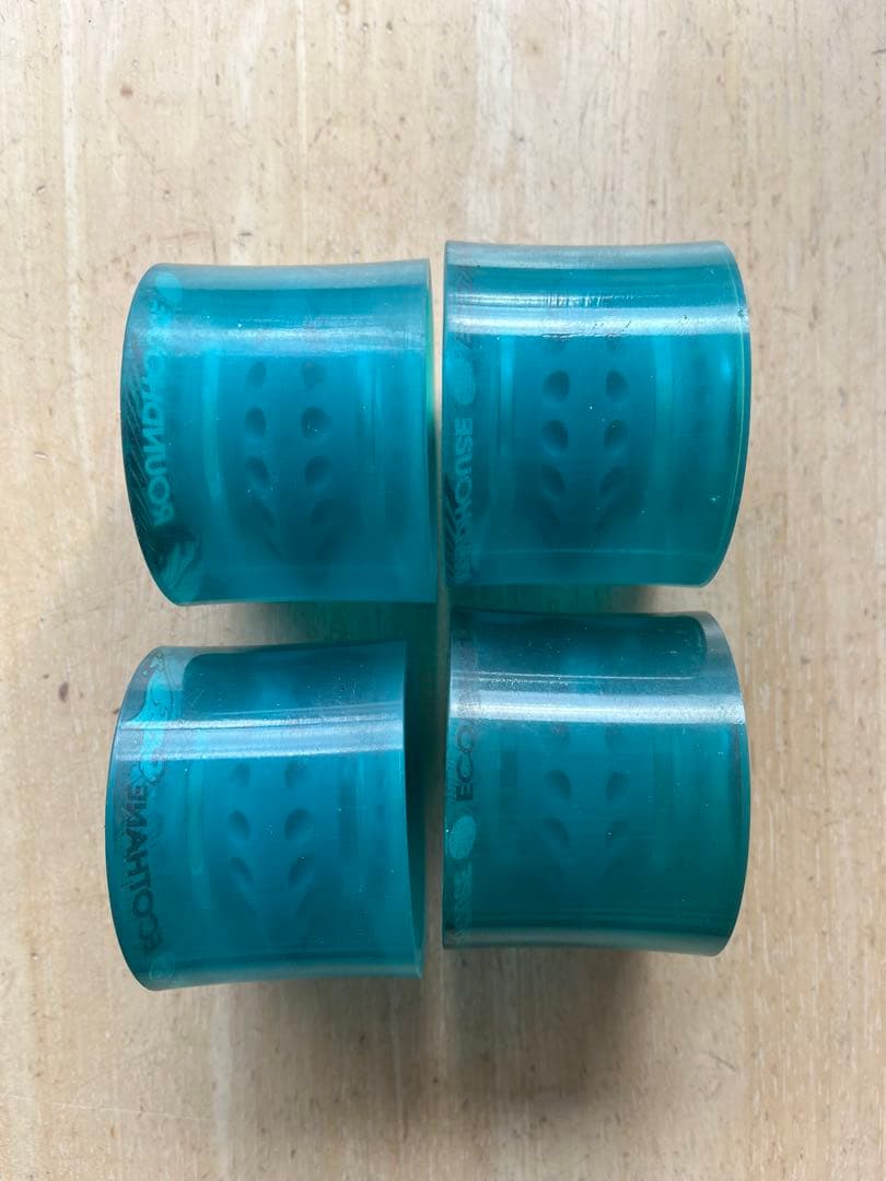 カーバースケートボード。虎。ROUNDHOUSE ウィール69mm4個セット